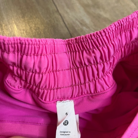 Lululemon Hotty Hot Skirt Shorts Pink Tennis Athleisure Womens Size 6 Bin M-65 - Picture 2 of 5